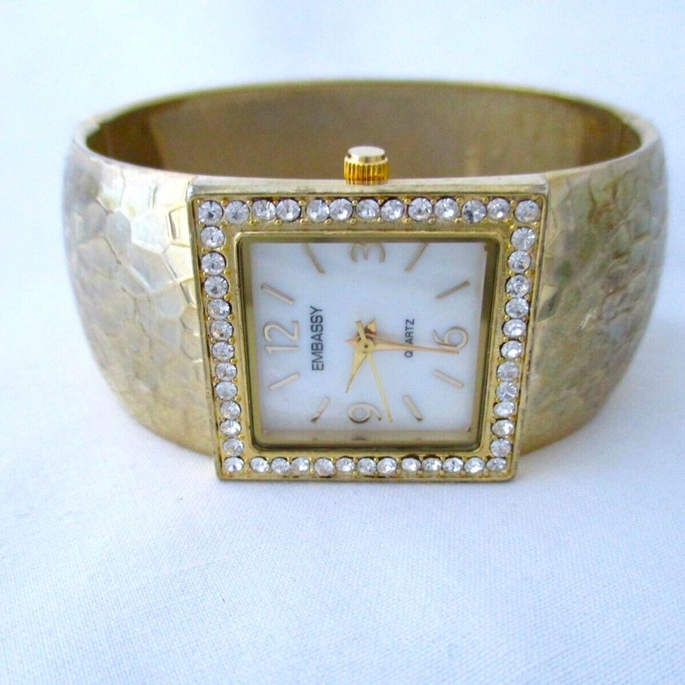 Vintage! Embassy watch gold tone watch Beautiful. Beautiful.brand new.